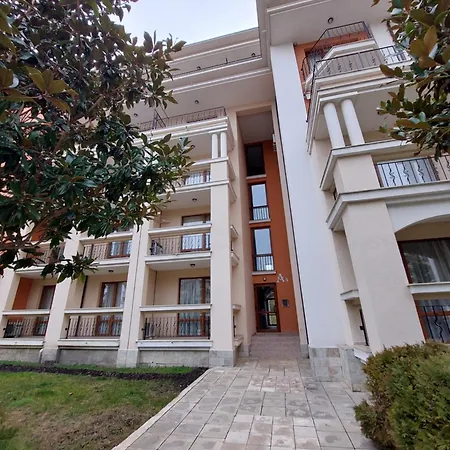Noks Prestige Aparthotel, * Święty Włas